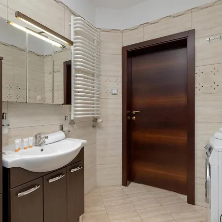 Ludwinowska Cozy With Parking By Renters Apartman